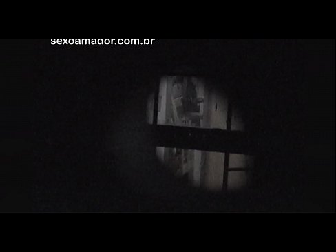 ❤️ Lourinho é filmado secretamente por um voyeur de bairro escondido atrás de tijolos ocos Porno porno em nós pt.higlass.ru